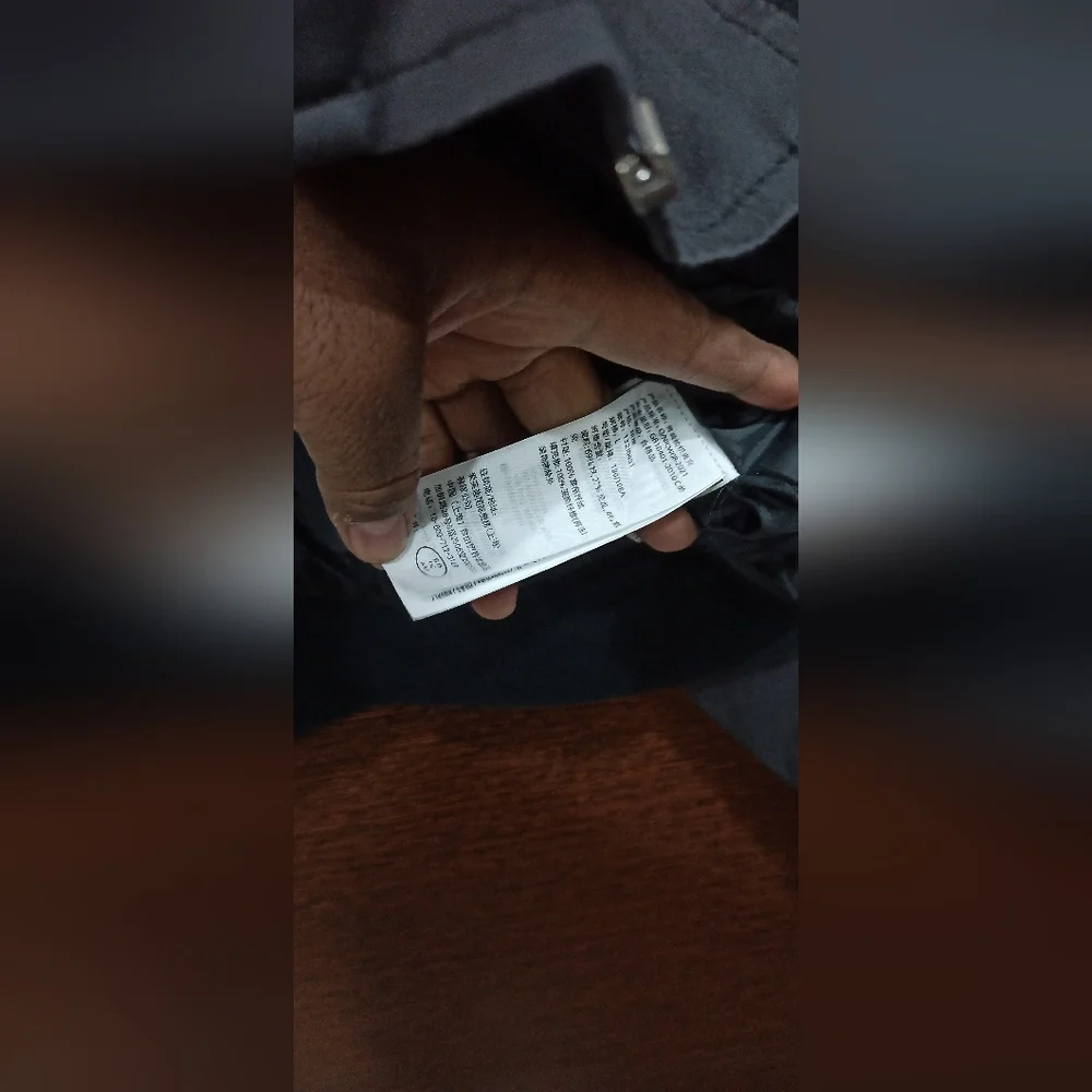 Abercrombie & Fitch - Picture 7 of 9